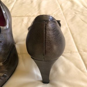 Dark green Stewart Weitzman heels. Size 8. Good condition.